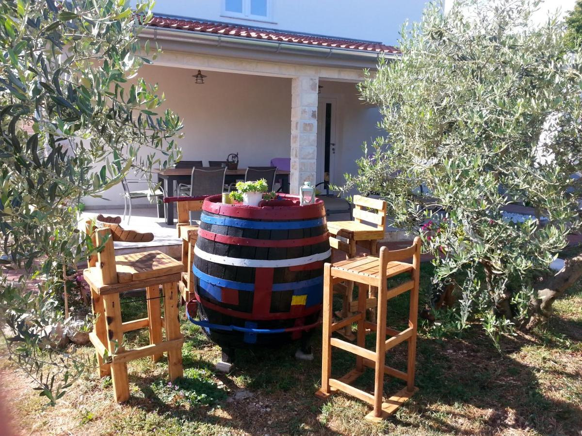 Holiday Home Hrast Debeljak Εξωτερικό φωτογραφία