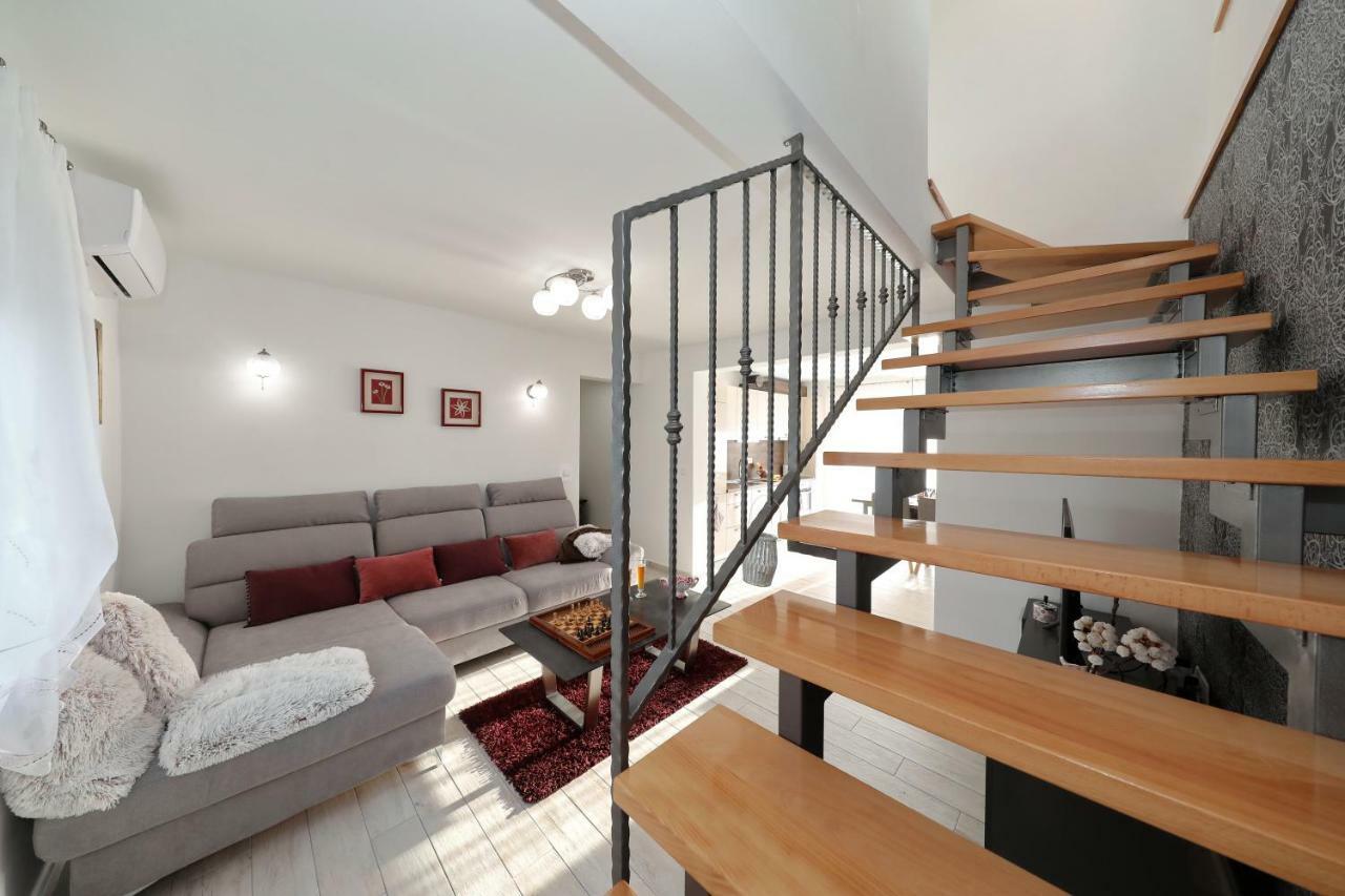 Holiday Home Hrast Debeljak Εξωτερικό φωτογραφία