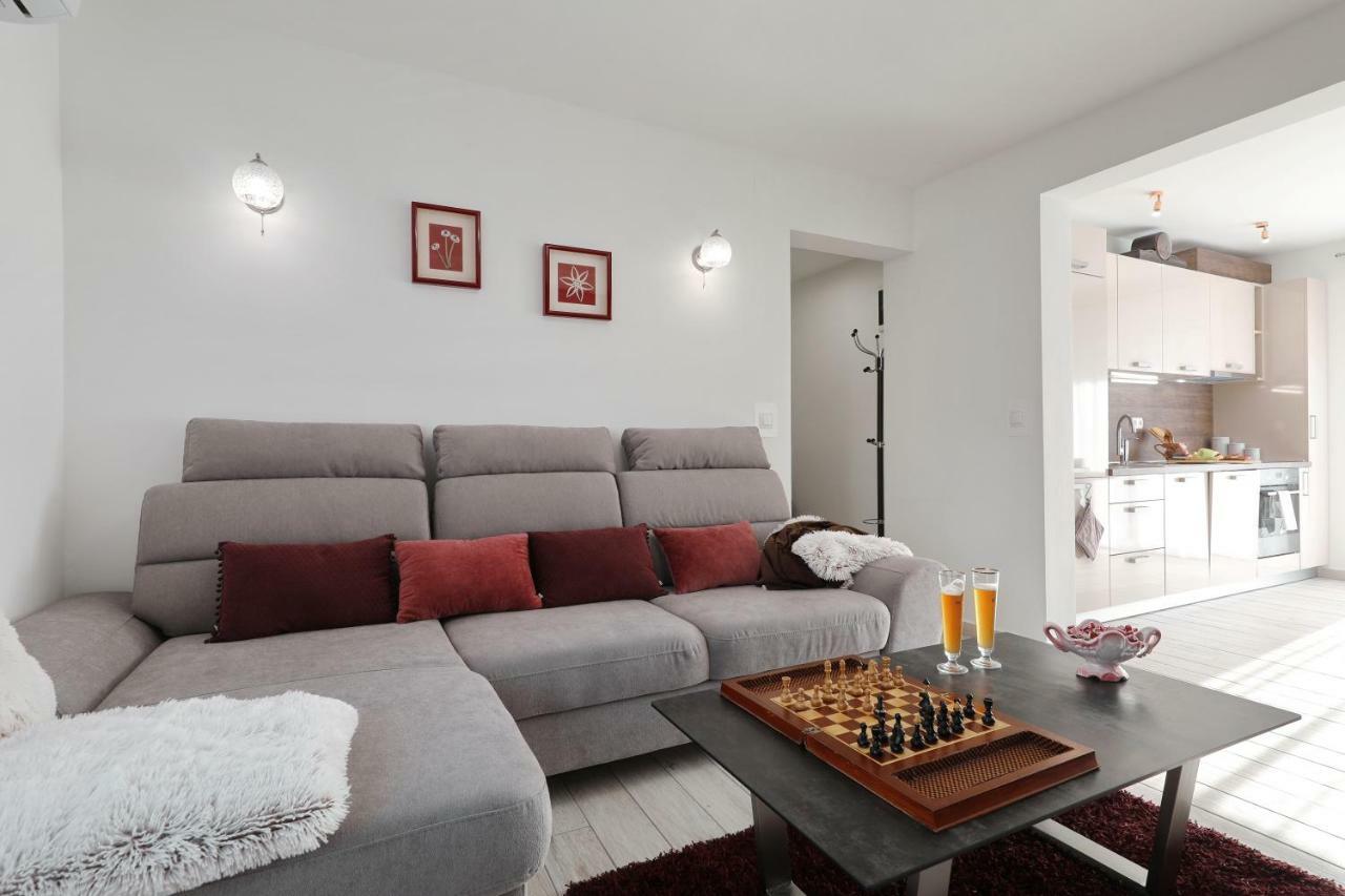 Holiday Home Hrast Debeljak Εξωτερικό φωτογραφία