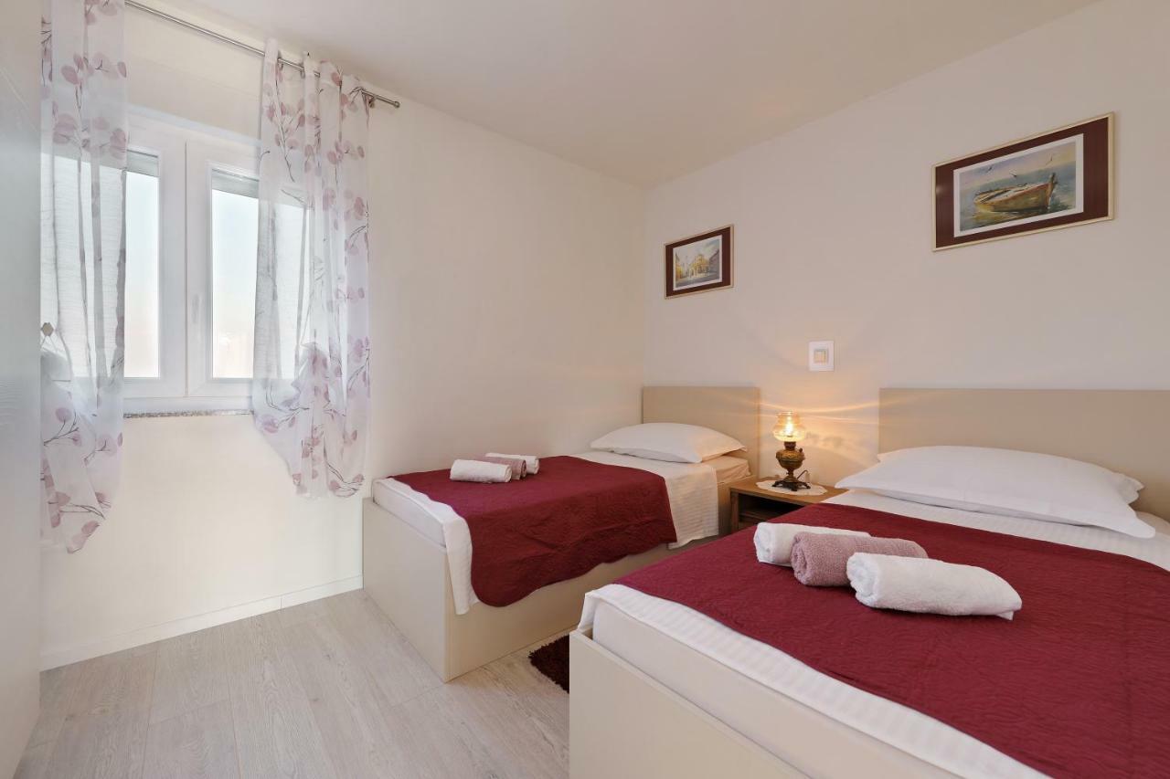 Holiday Home Hrast Debeljak Εξωτερικό φωτογραφία