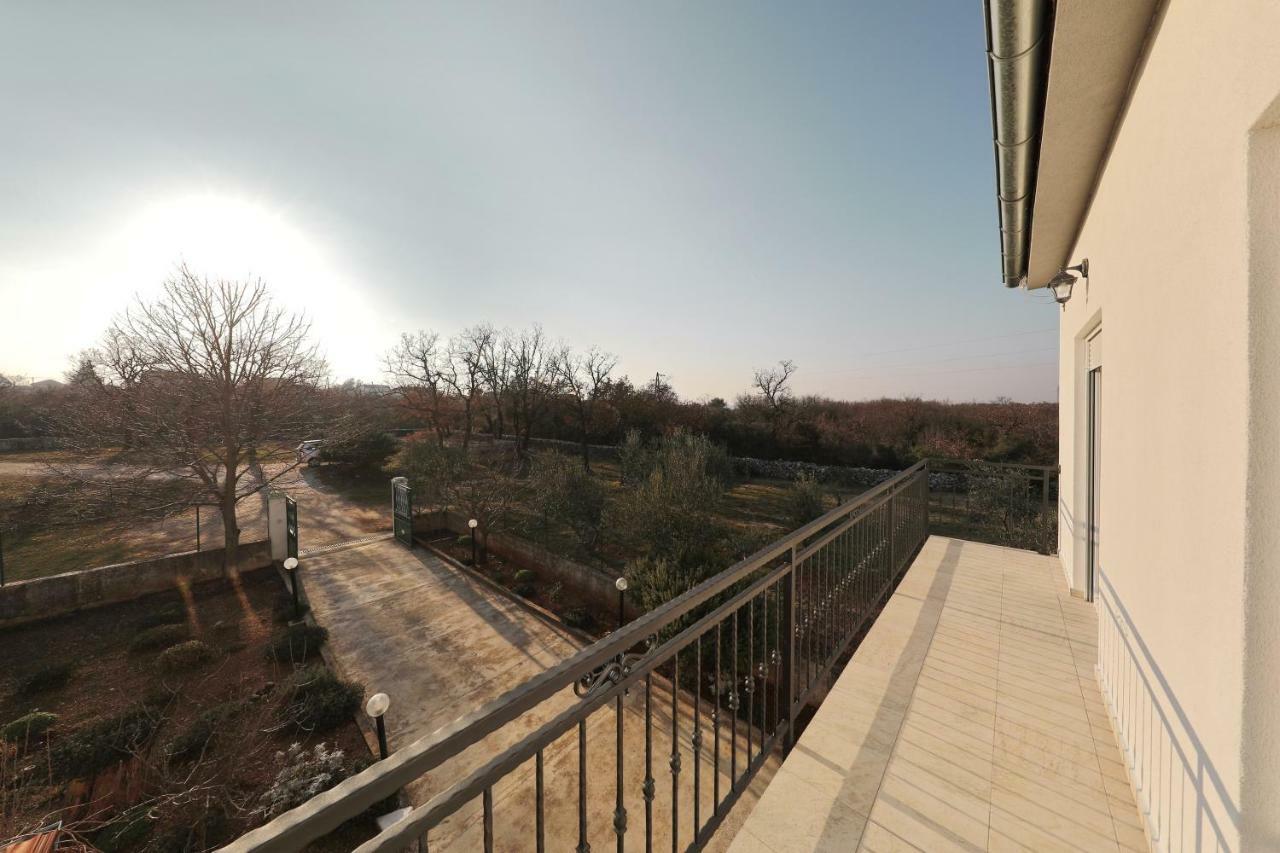 Holiday Home Hrast Debeljak Εξωτερικό φωτογραφία
