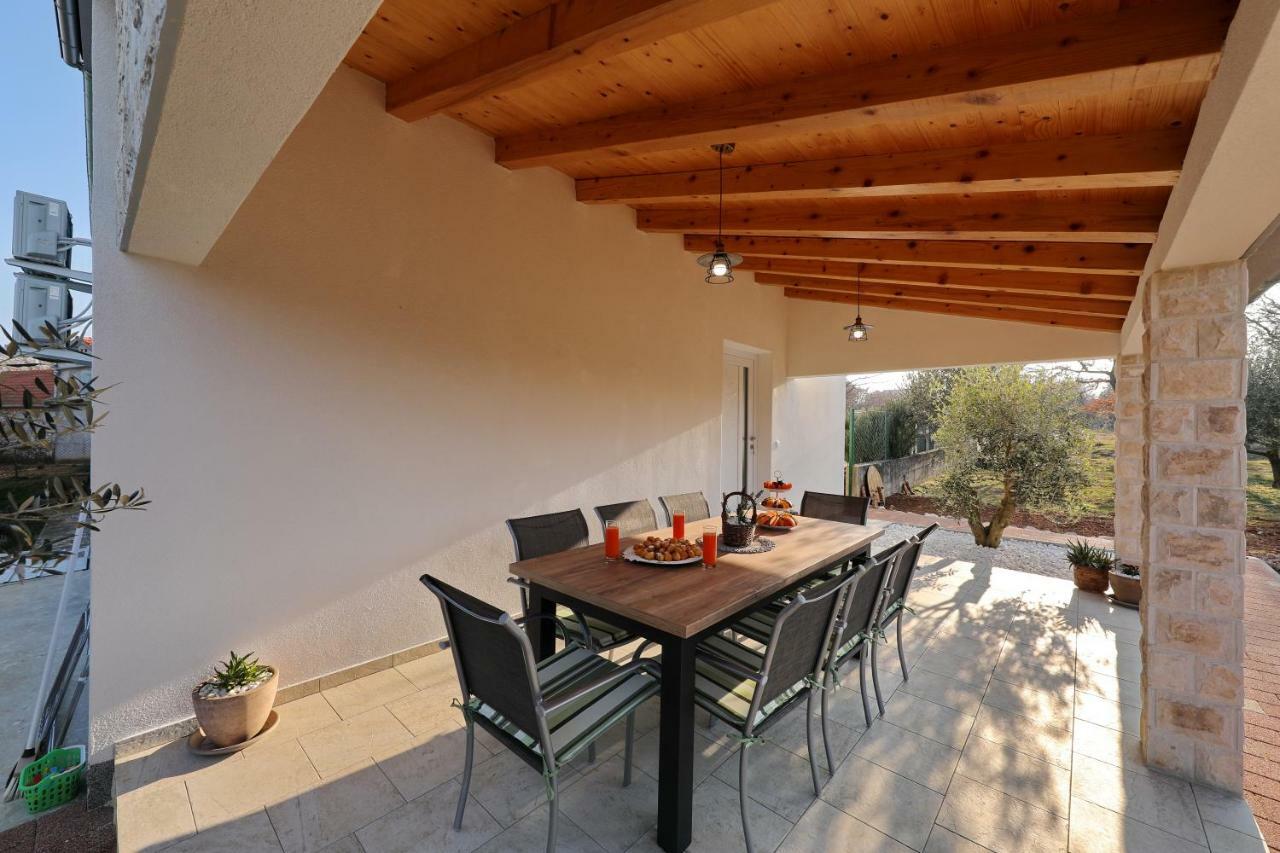 Holiday Home Hrast Debeljak Εξωτερικό φωτογραφία